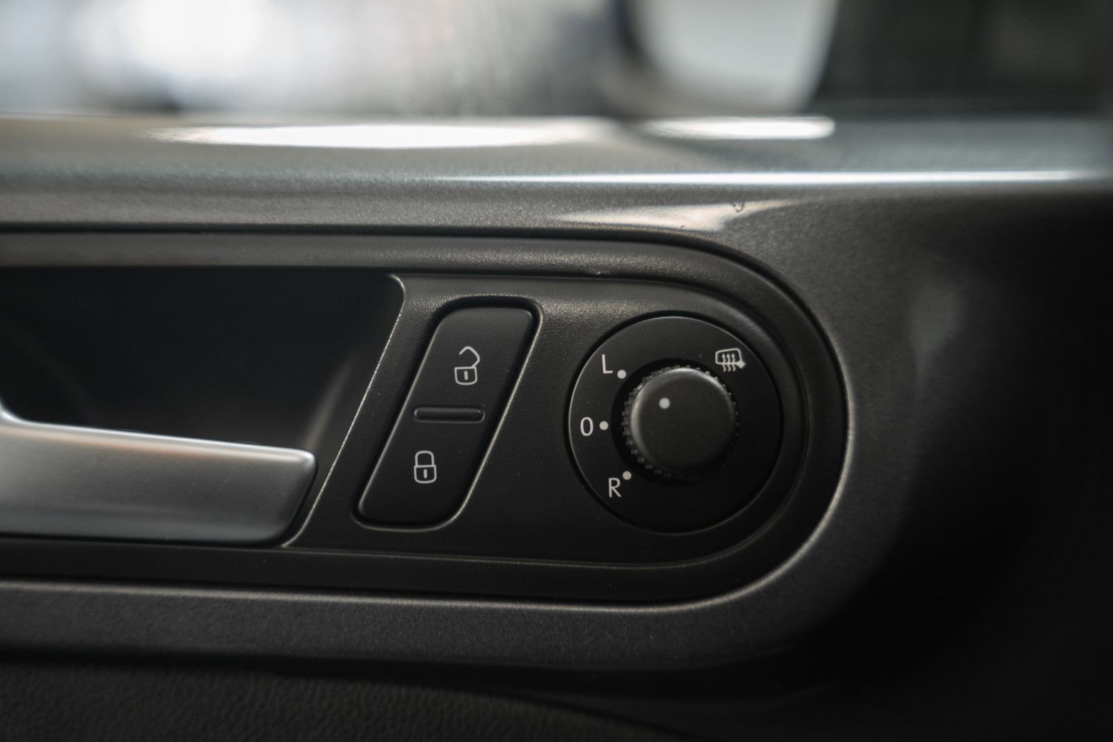 Used 2014 Volkswagen Beetle 2.5 image 38