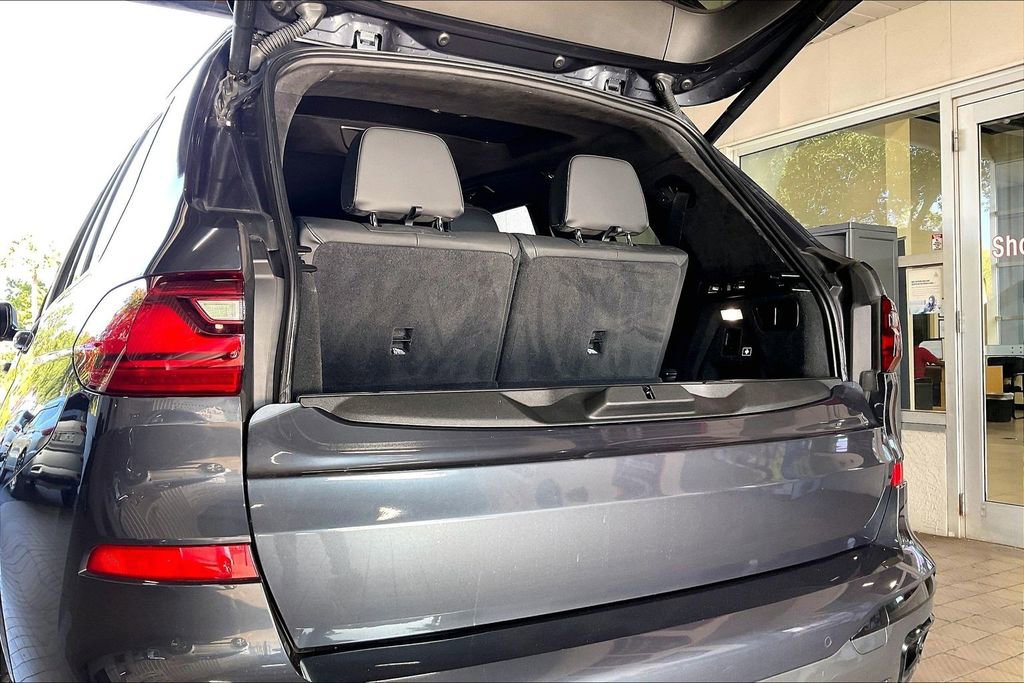 Used 2021 BMW X7 M50i w/ Cold Weather Package AWD/4WD image 20