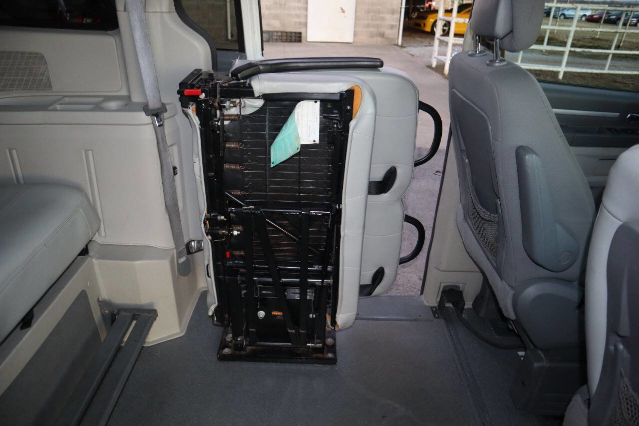 Used 2010 Dodge Grand Caravan SE w/ Climate Group image 27