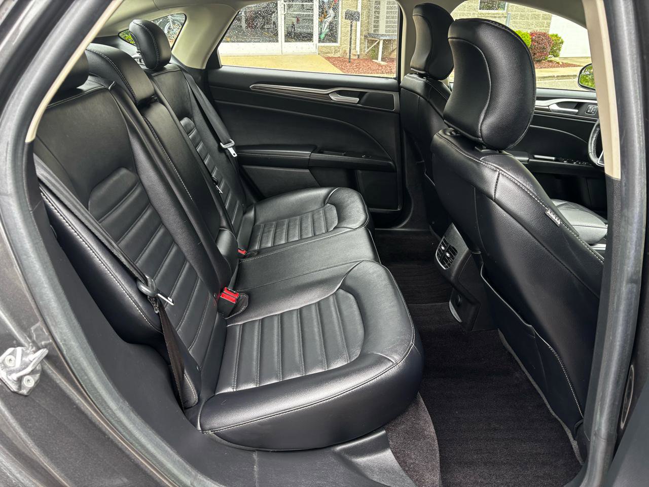 Used 2017 Ford Fusion SE w/ Fusion SE Technology Package FWD image 23