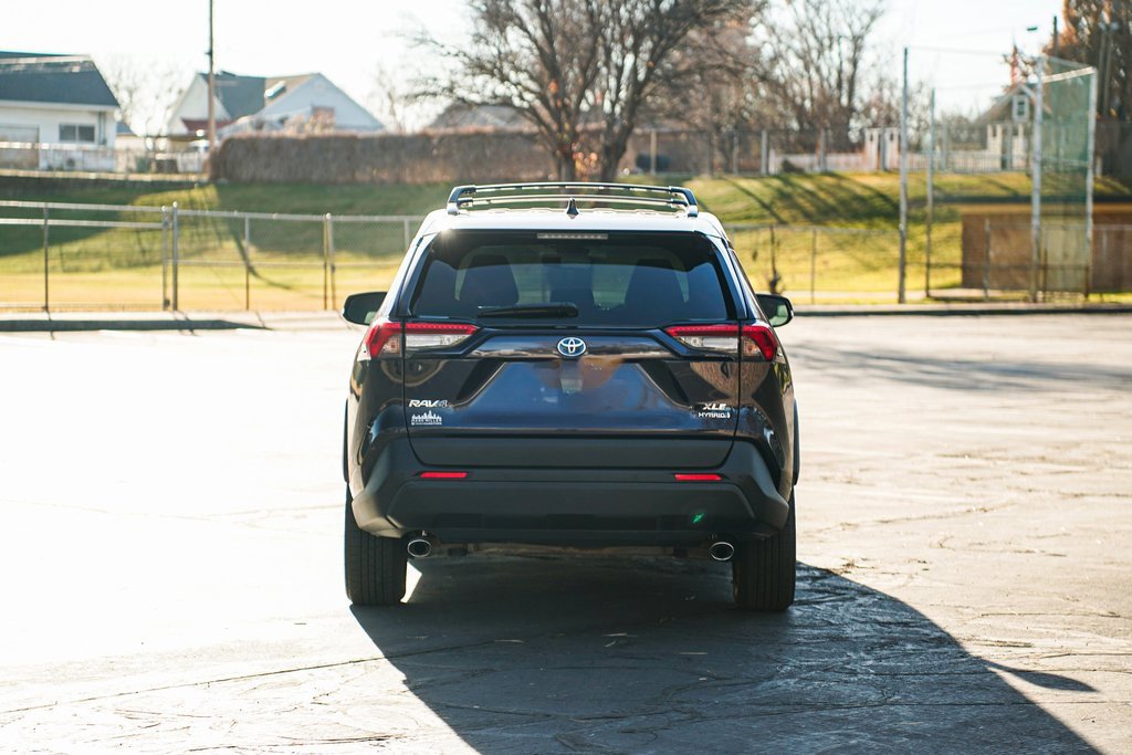 Used 2021 Toyota RAV4 XLE Premium image 6