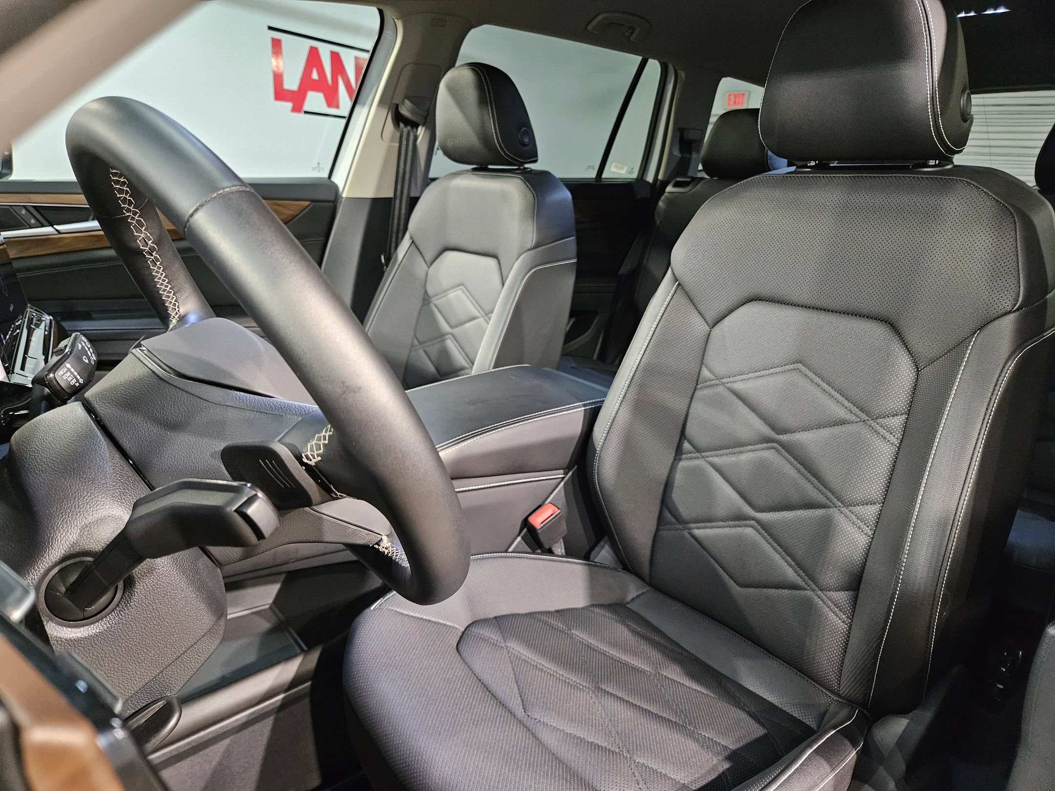 Used 2025 Volkswagen Atlas SE FWD image 24