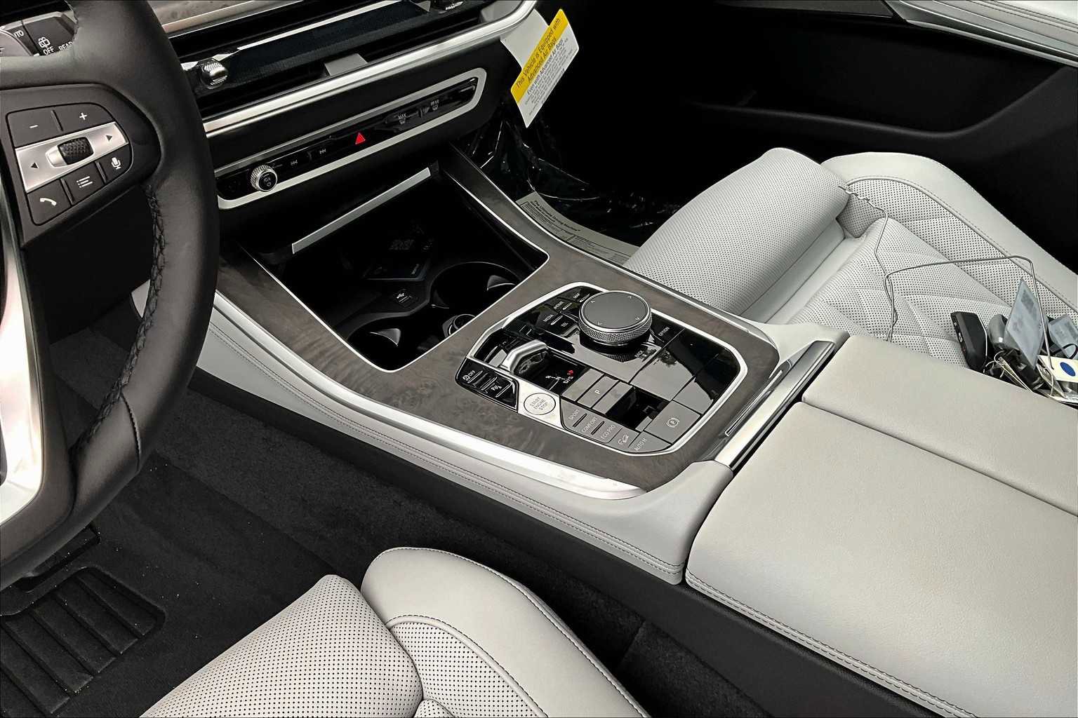 New 2026 BMW X5 xDrive40i w/ Premium Package AWD/4WD image 7