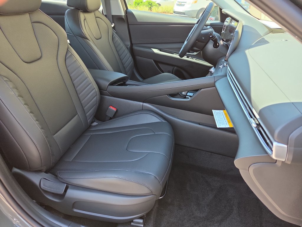 New 2026 Hyundai Elantra Limited FWD image 34