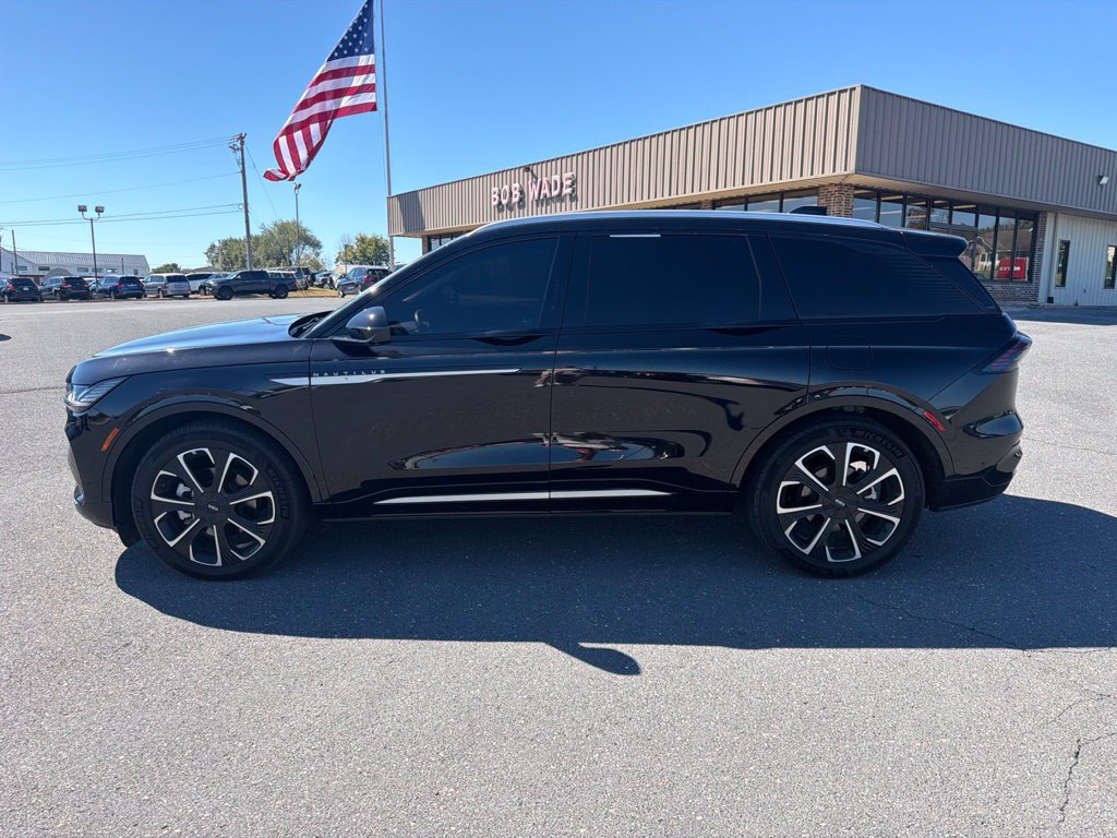 Certified 2024 Lincoln Nautilus Reserve w/ Equipment Group 203A AWD/4WD image 2