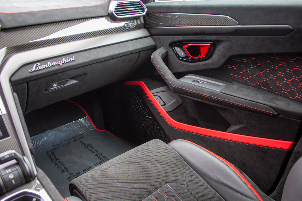 Used 2024 Lamborghini Urus Performante AWD/4WD image 20