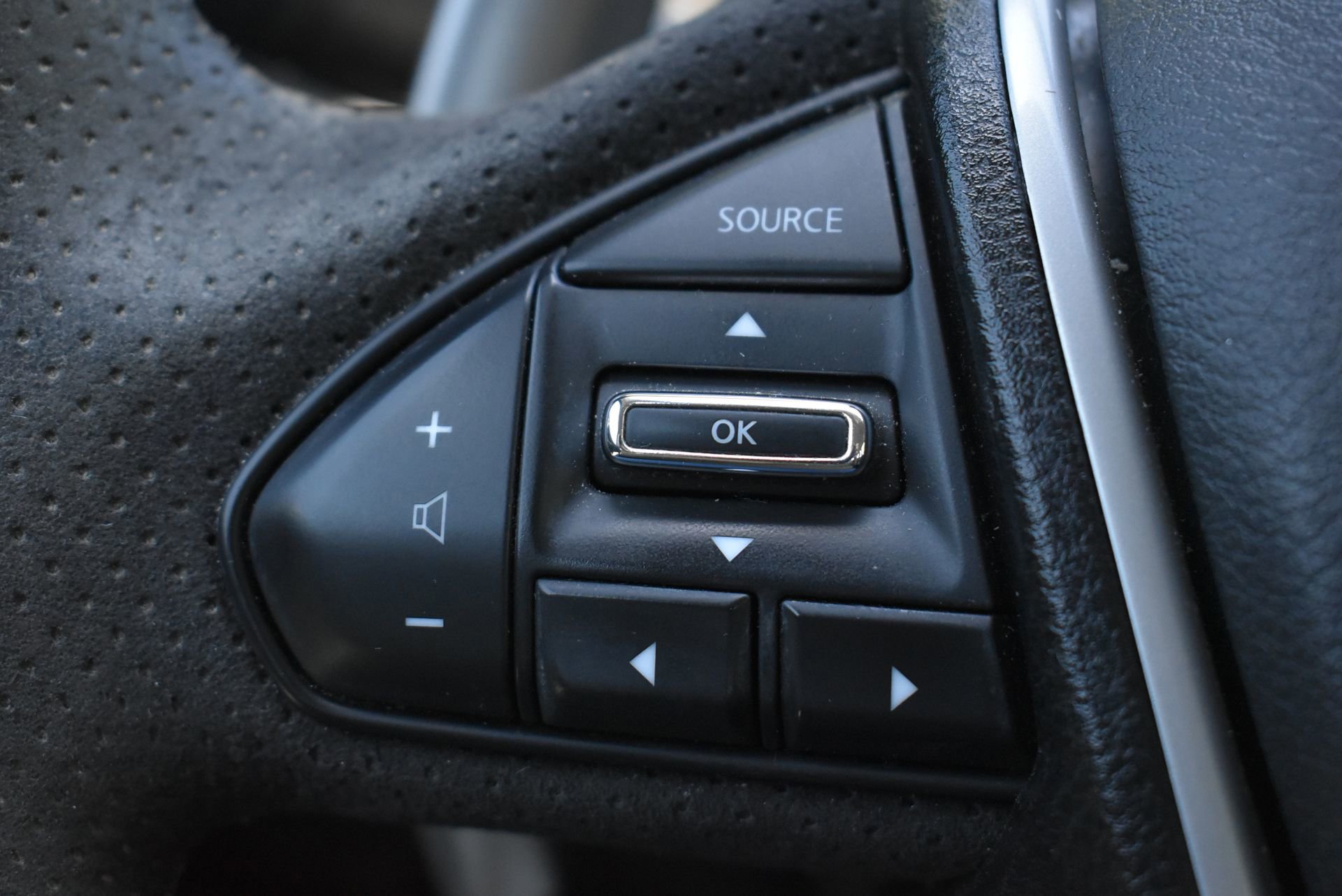 Used 2017 Nissan Maxima SR w/ Midnight Edition FWD image 19