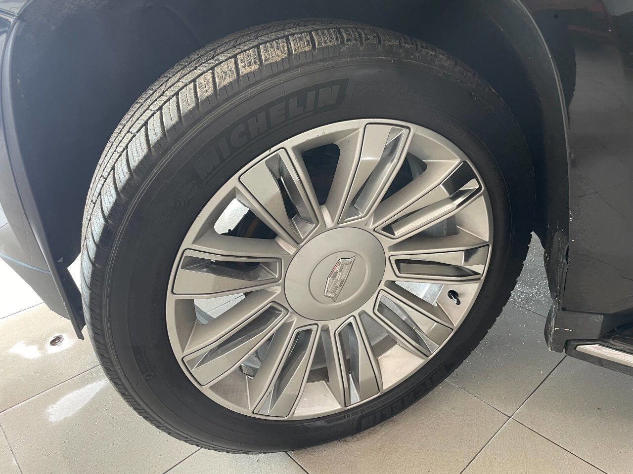 Used 2018 Cadillac Escalade ESV Luxury AWD/4WD image 10