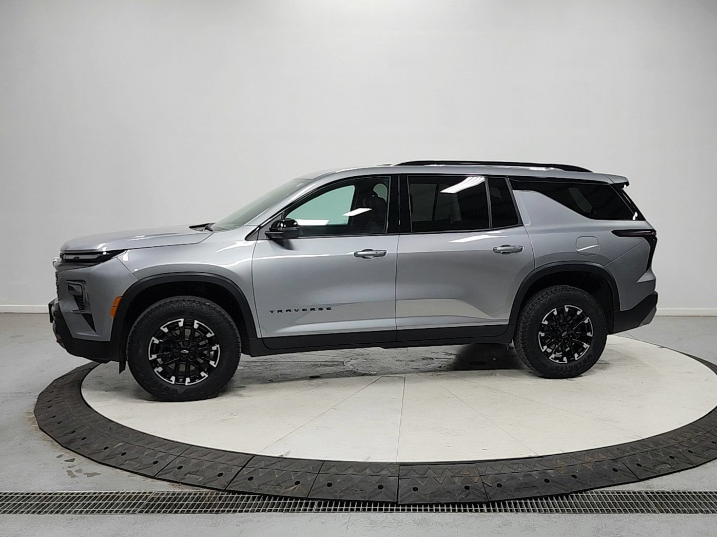 Used 2025 Chevrolet Traverse Z71 AWD/4WD image 4