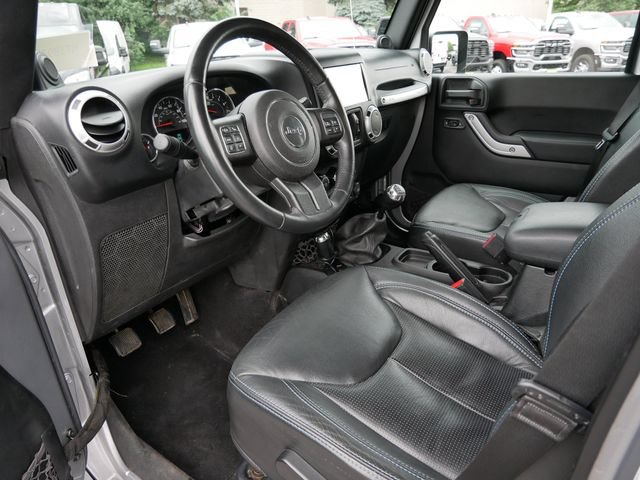 Used 2013 Jeep Wrangler Unlimited Sahara w/ Dual Top Group AWD/4WD image 14