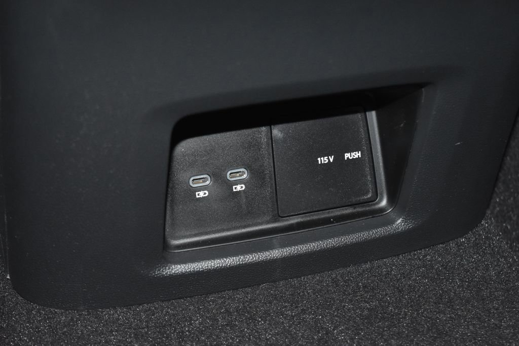 Certified 2025 Volkswagen Atlas SE image 17