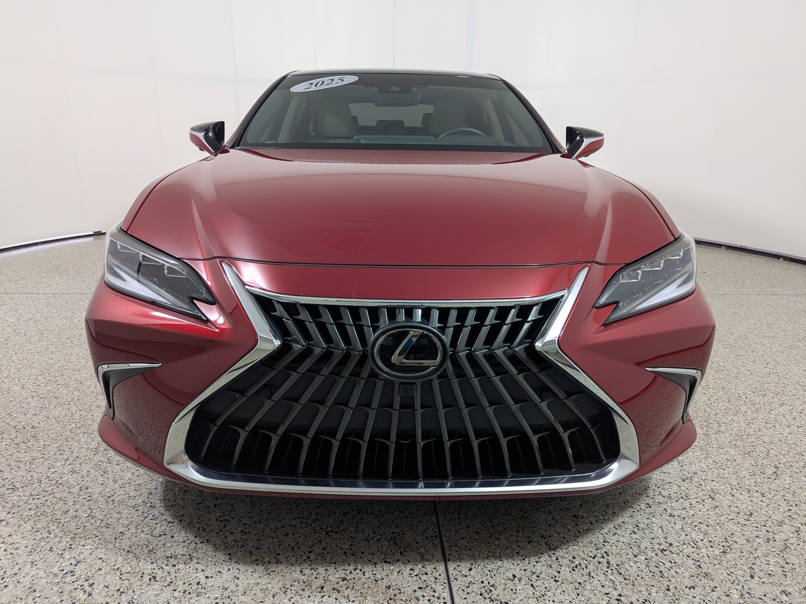 Used 2025 Lexus ES 350 Ultra Luxury FWD image 2