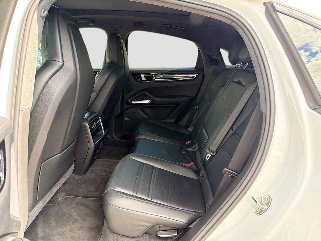 Used 2020 Porsche Cayenne Turbo image 24