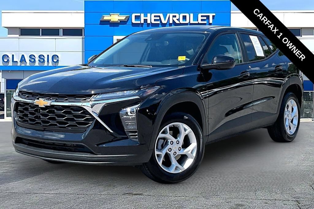 Used 2026 Chevrolet Trax LS w/ LS Convenience Package FWD image 2
