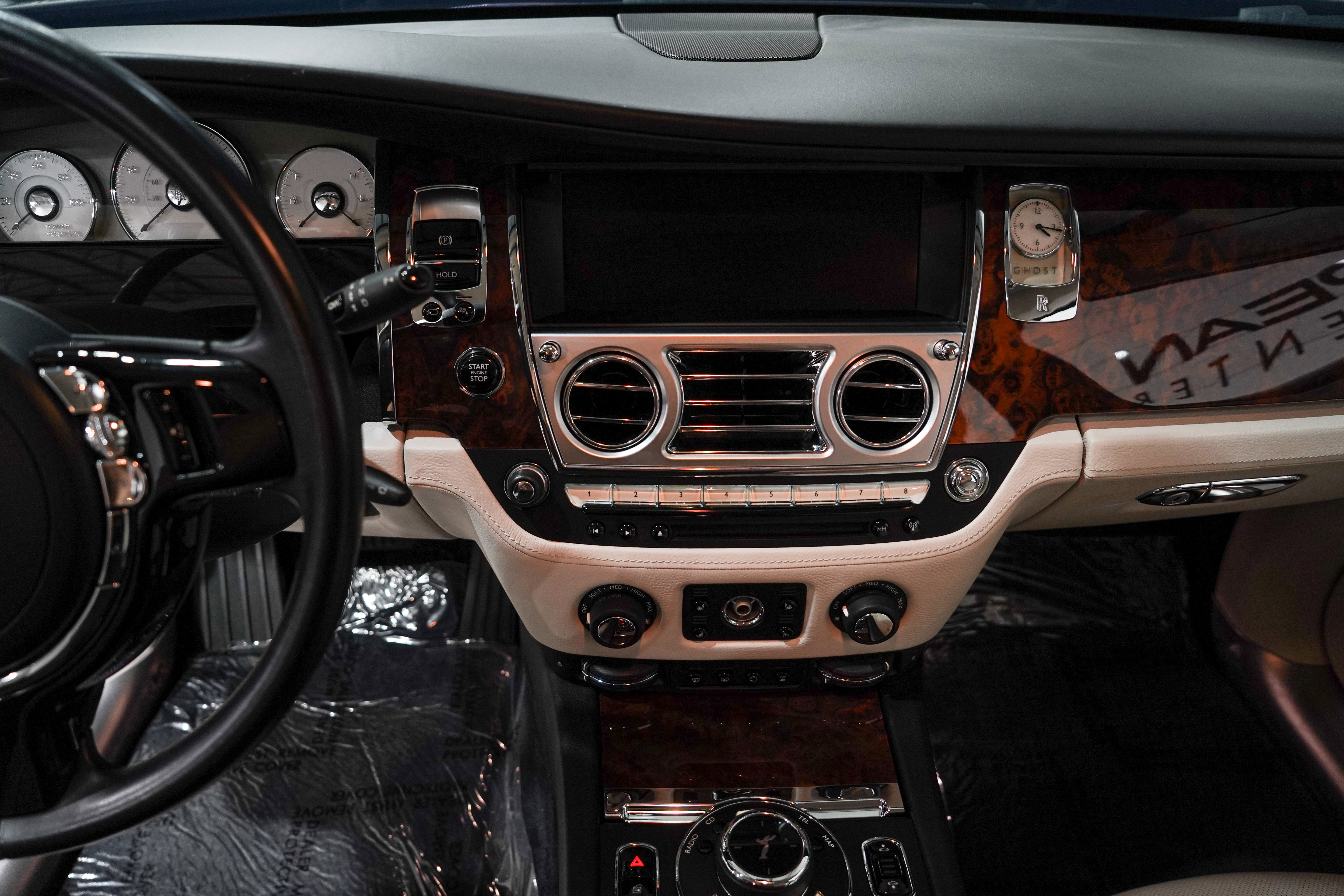 Used 2015 Rolls-Royce Ghost RWD image 11