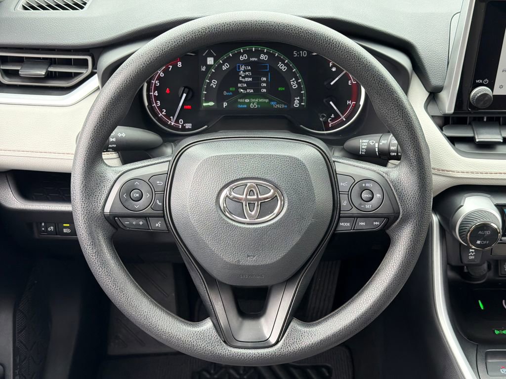 Used 2025 Toyota RAV4 XLE FWD image 4