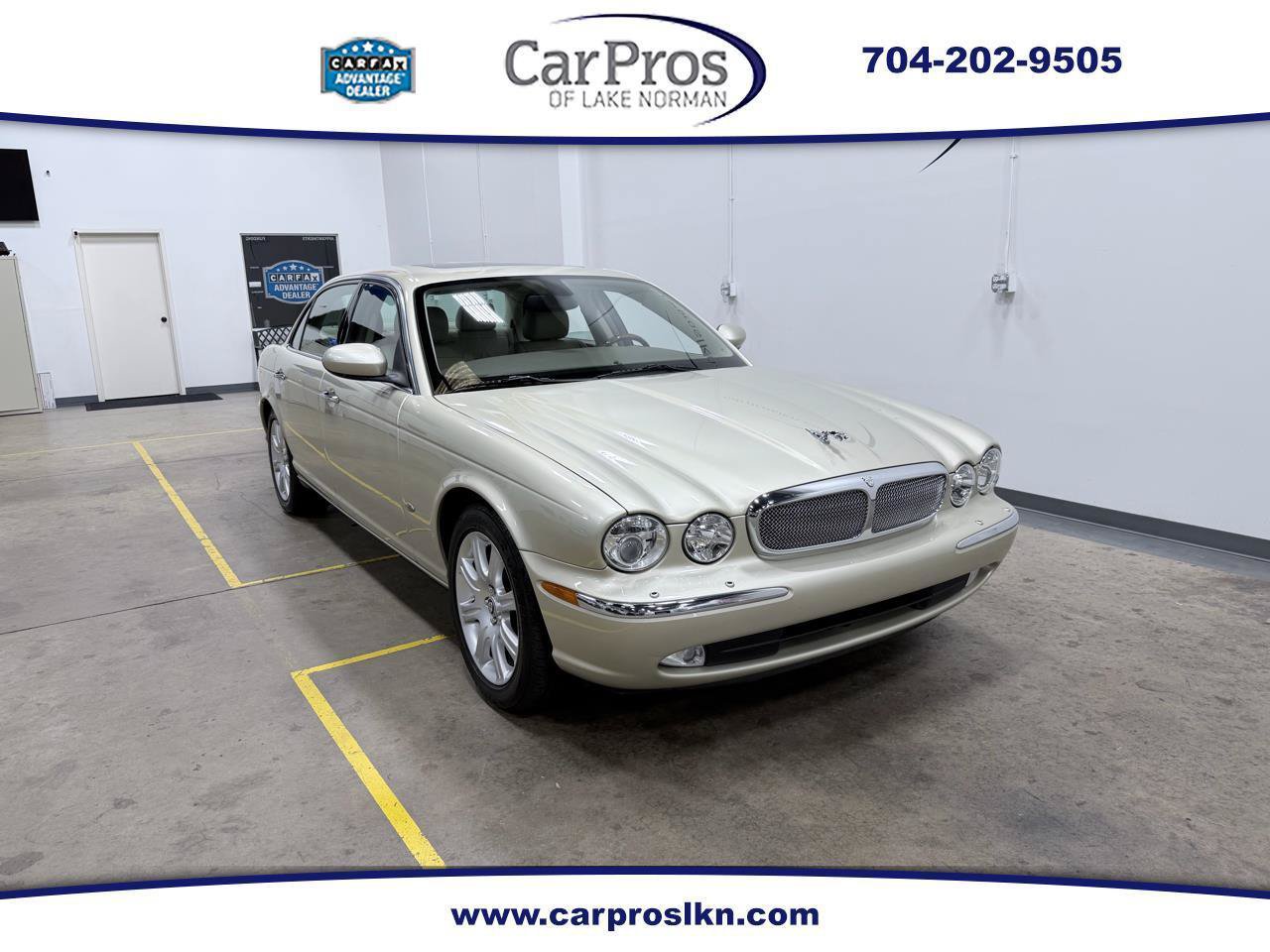 Used 2006 Jaguar XJ8 RWD image 1