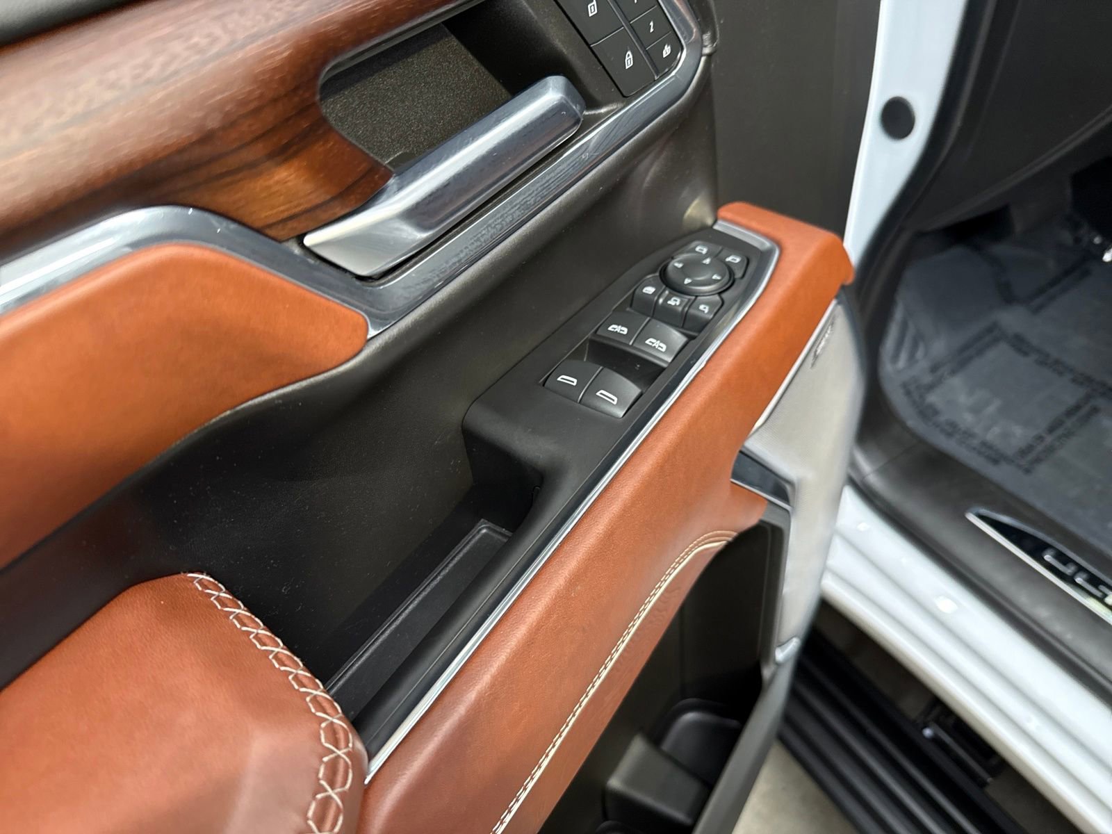 Used 2024 GMC Sierra 3500 Denali Ultimate image 21