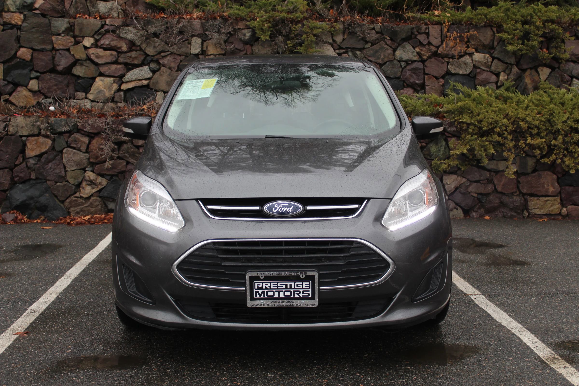 Used 2017 Ford C-MAX Energi SE w/ Cold Weather Package FWD image 3