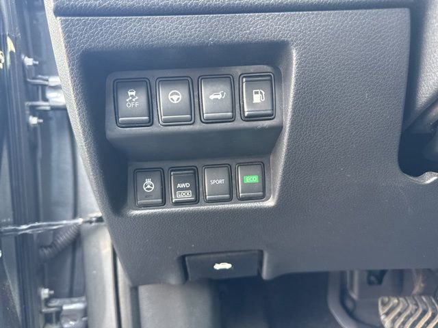 Used 2019 Nissan Rogue SV w/ Premium Package image 15