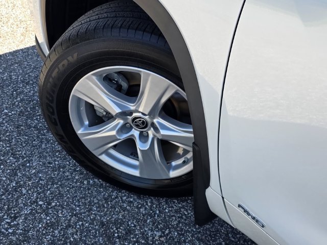 Used 2023 Toyota Highlander LE AWD/4WD image 40