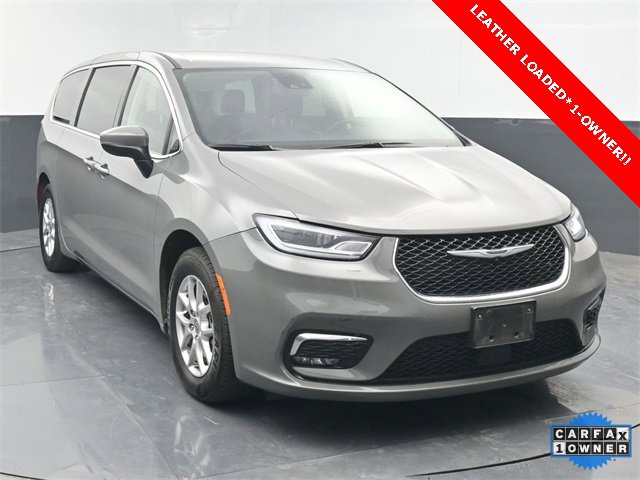 Used 2023 Chrysler Pacifica Touring-L video 1