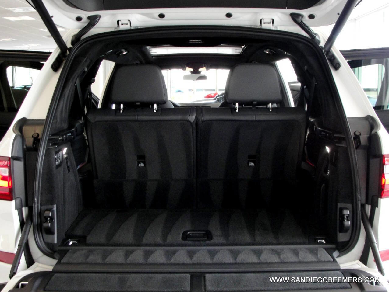 Used 2022 BMW X7 xDrive40i w/ M Sport Package image 51