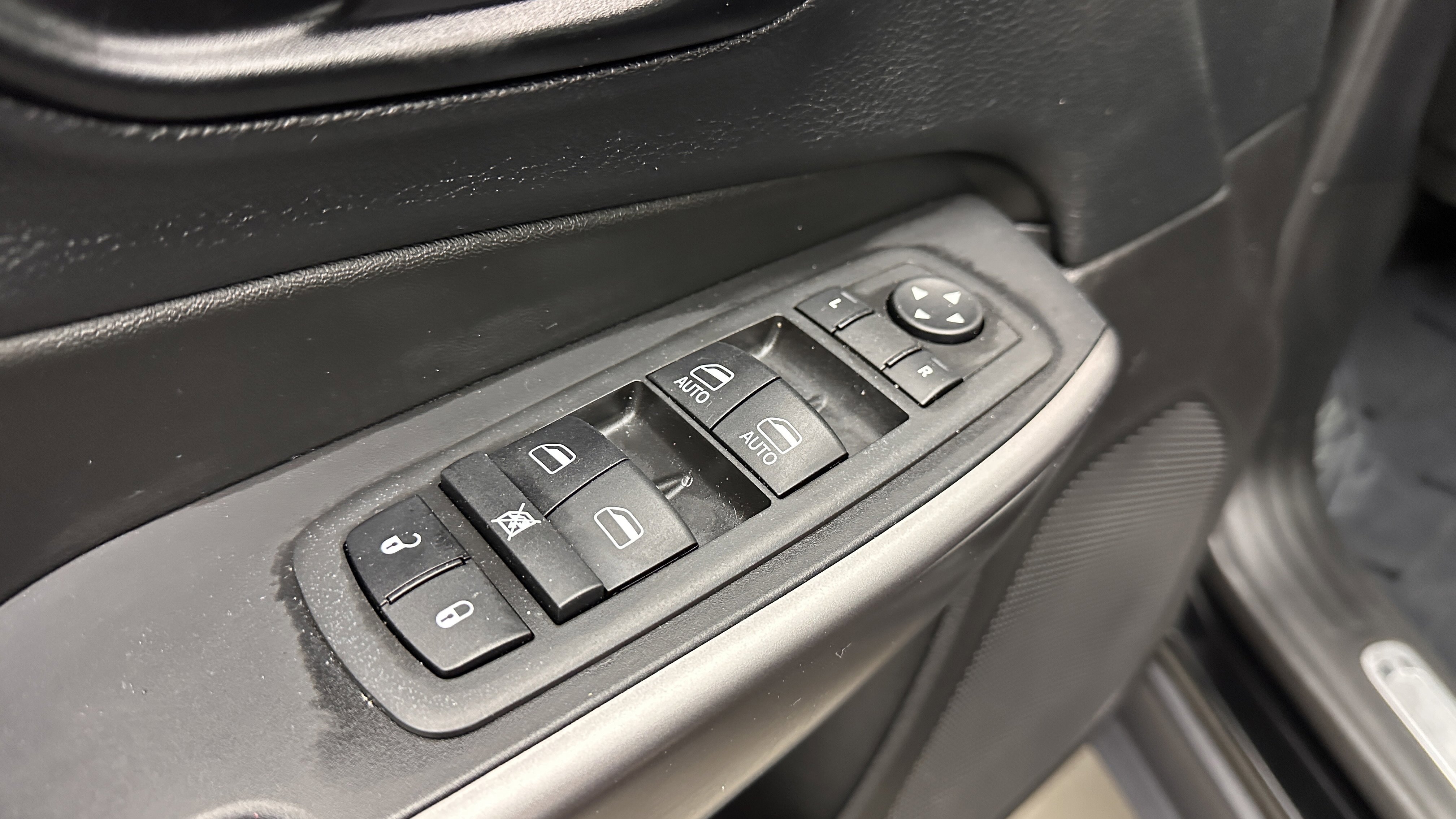 Used 2021 Jeep Cherokee Limited FWD image 11