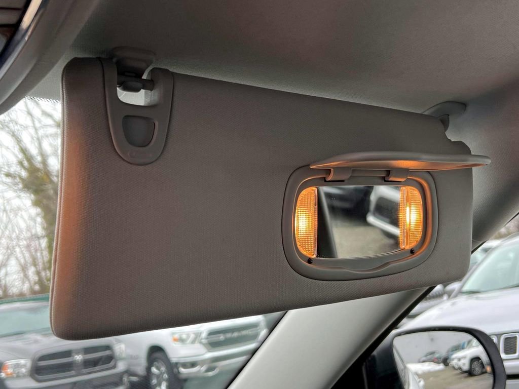 Used 2022 Jeep Cherokee Limited image 28