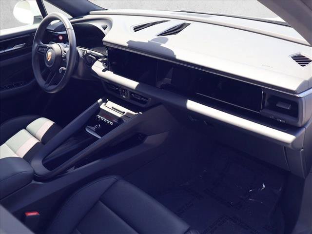 Used 2025 Porsche Macan Electric RWD image 24