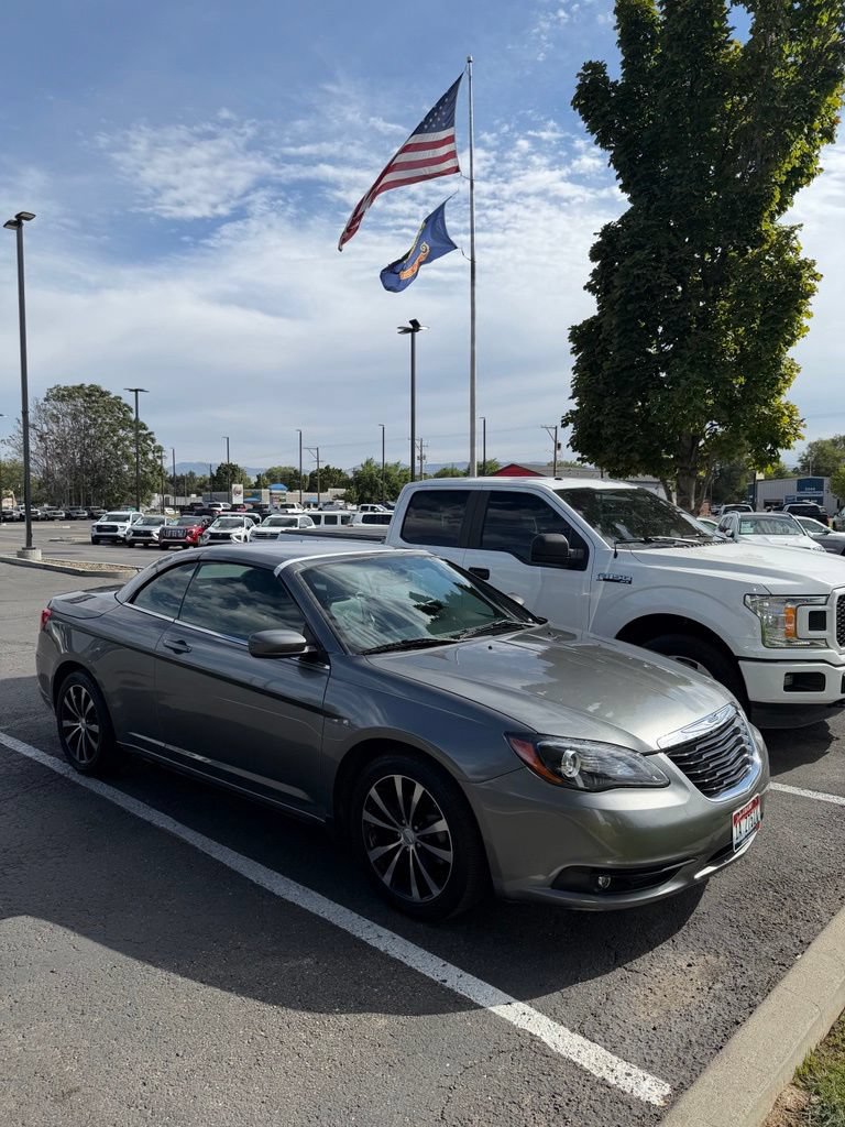 Used 2012 Chrysler 200 S FWD image 8