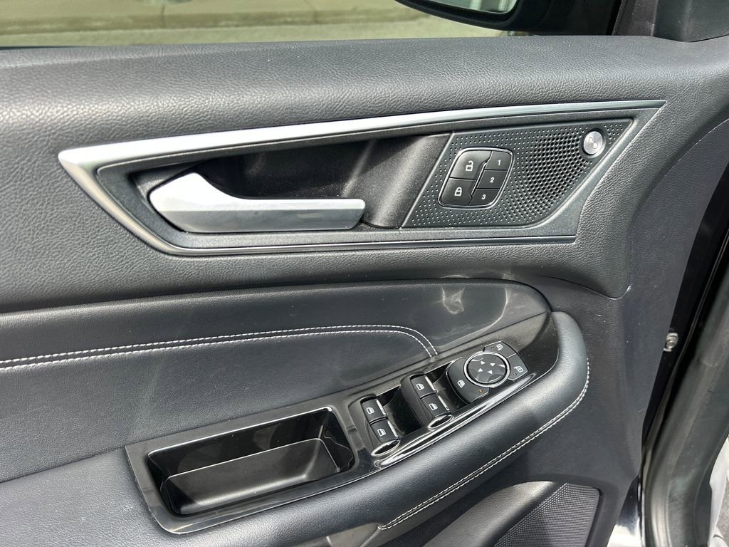 Used 2019 Ford Edge Titanium w/ Equipment Group 301A AWD/4WD image 34