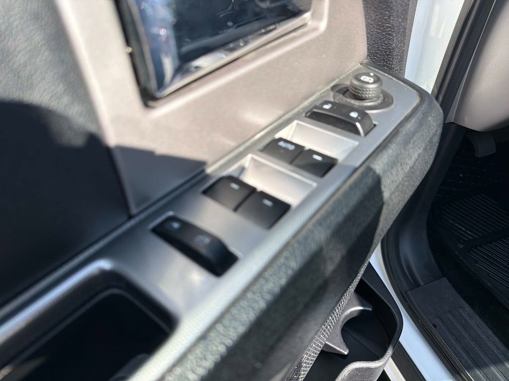 Used 2017 Ford Expedition XLT AWD/4WD image 19