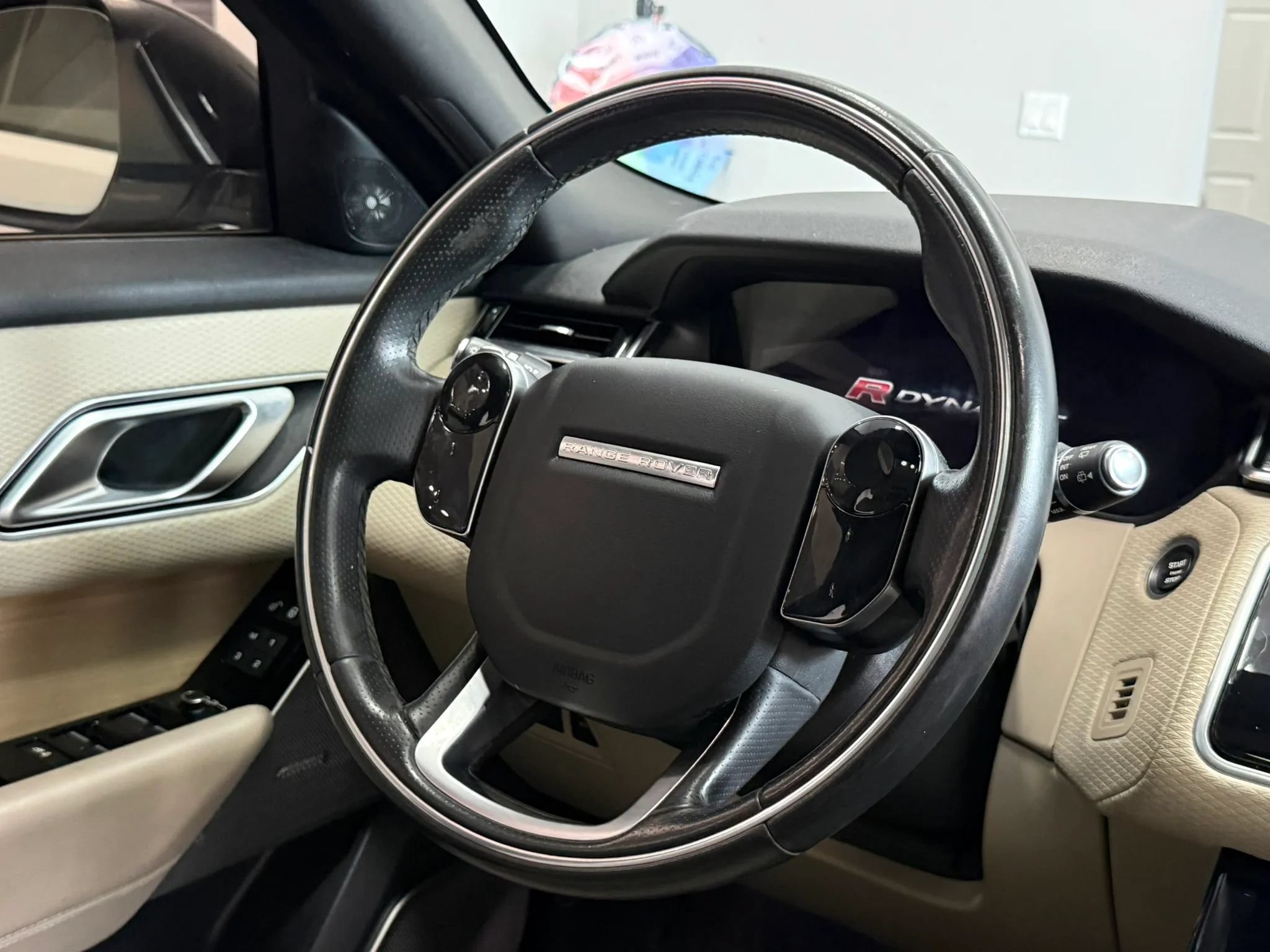 Used 2019 Land Rover Range Rover Velar R-Dynamic SE AWD/4WD image 11