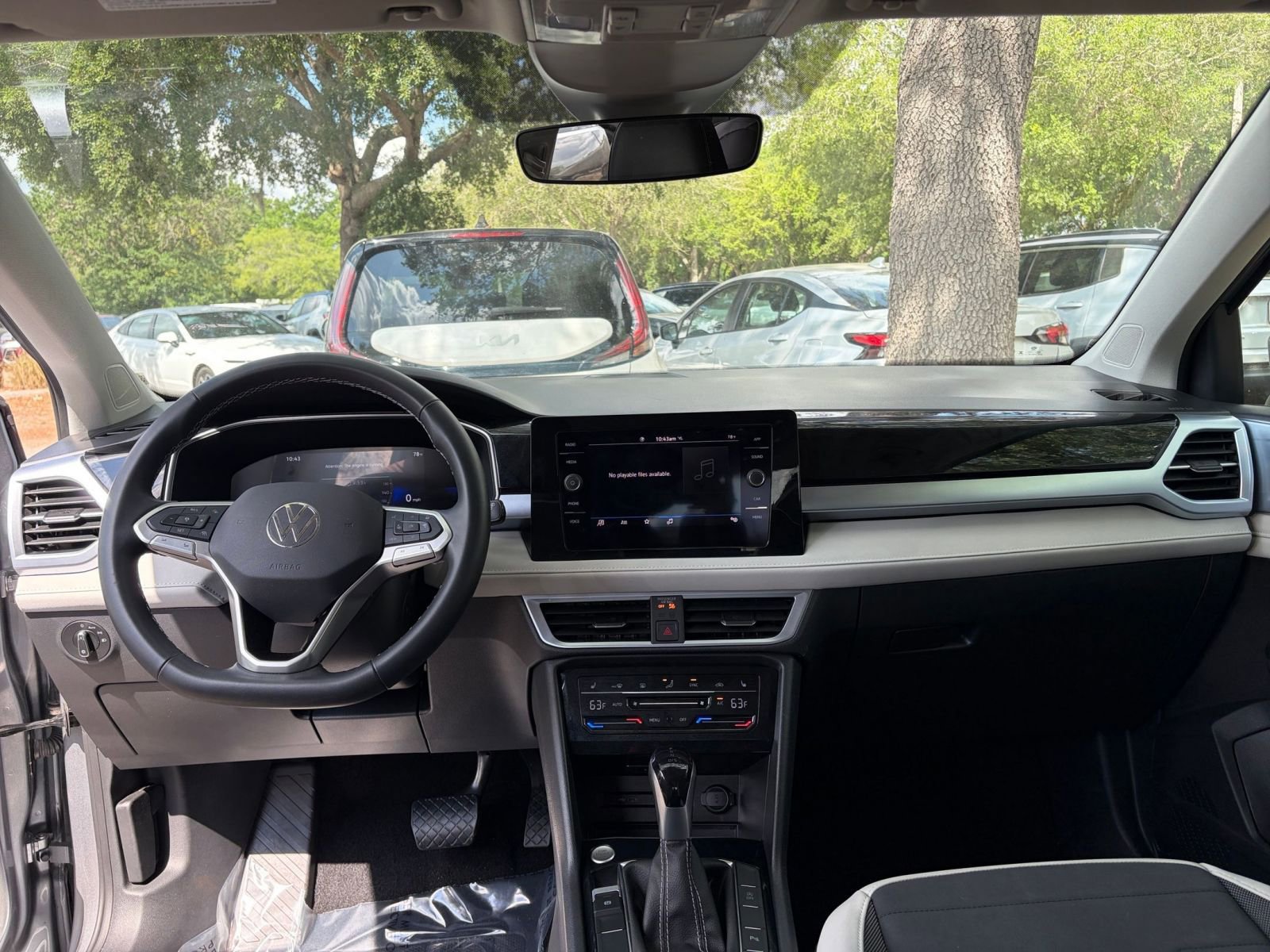 Used 2025 Volkswagen Taos SE image 32