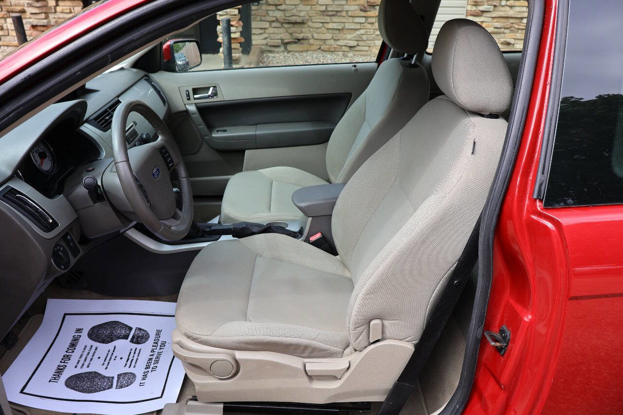 Used 2010 Ford Focus SES FWD image 13