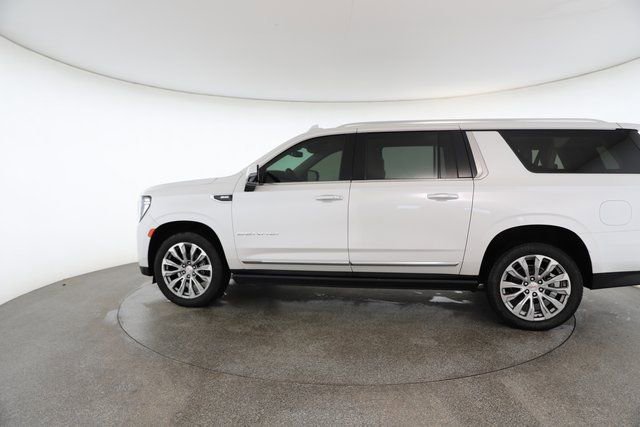 Used 2023 GMC Yukon XL Denali image 7