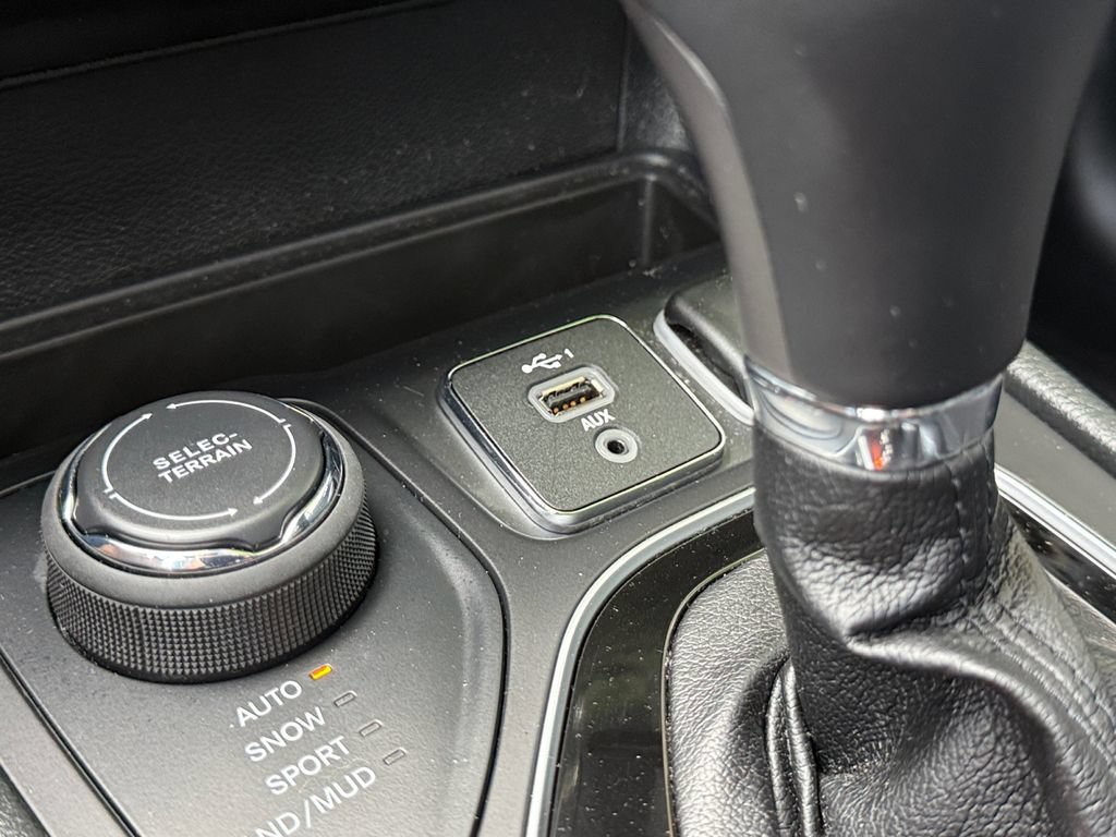 Certified 2022 Jeep Cherokee Limited AWD/4WD image 21