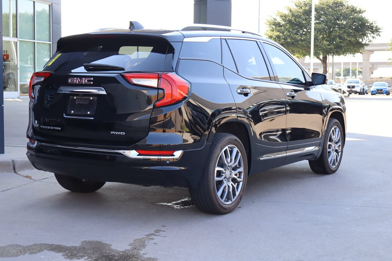 Used 2023 GMC Terrain Denali w/ Denali Premium Package AWD/4WD image 3