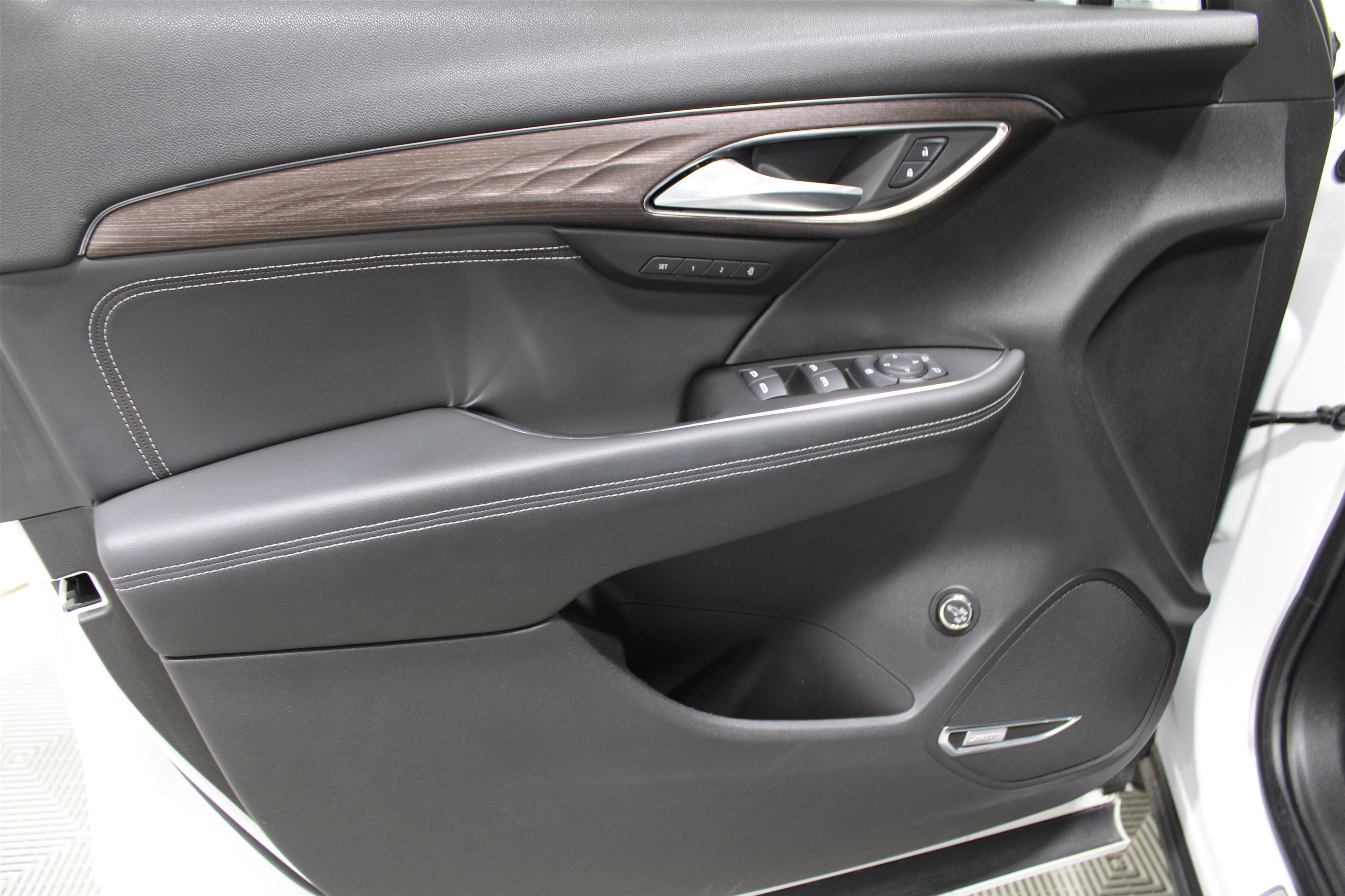 Used 2021 Buick Envision Avenir w/ Technology Package II image 6