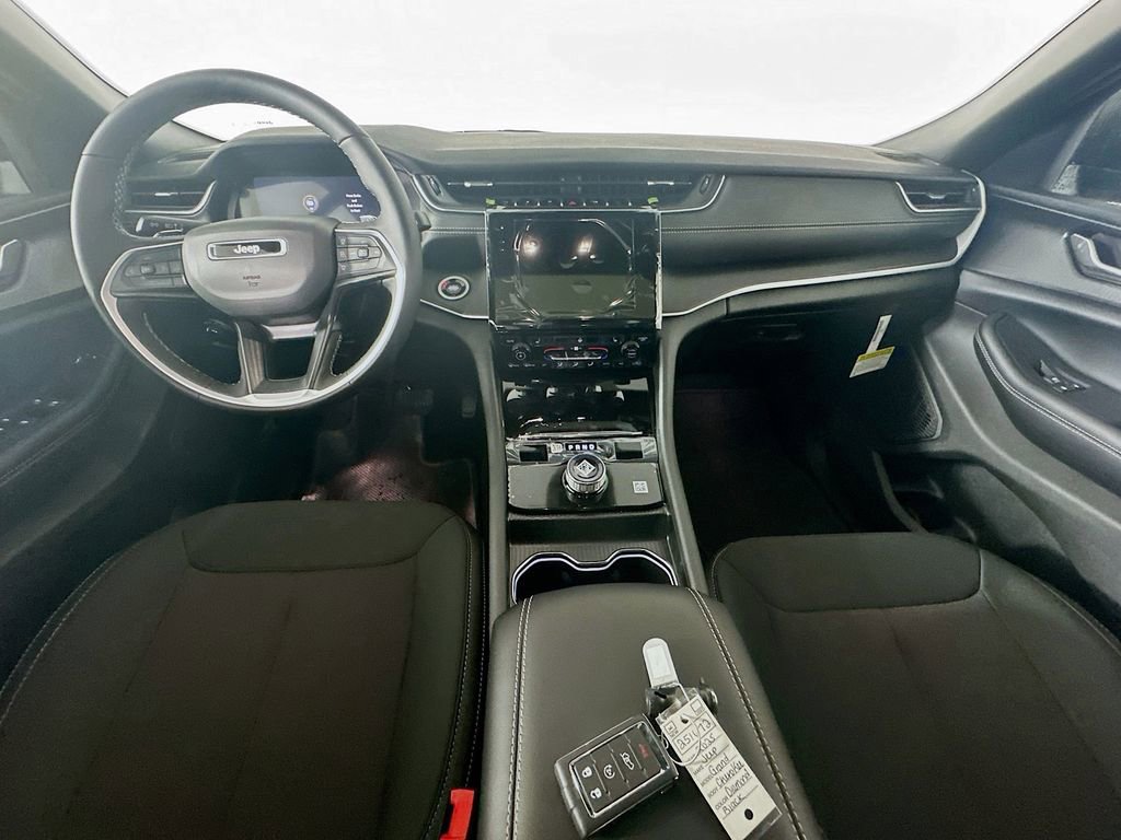 New 2025 Jeep Grand Cherokee Laredo X w/ Luxury Tech Group I RWD image 9