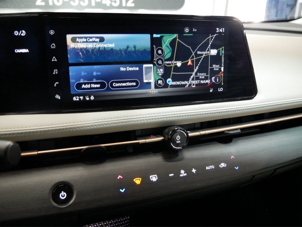 Used 2024 Nissan Ariya AWD image 16