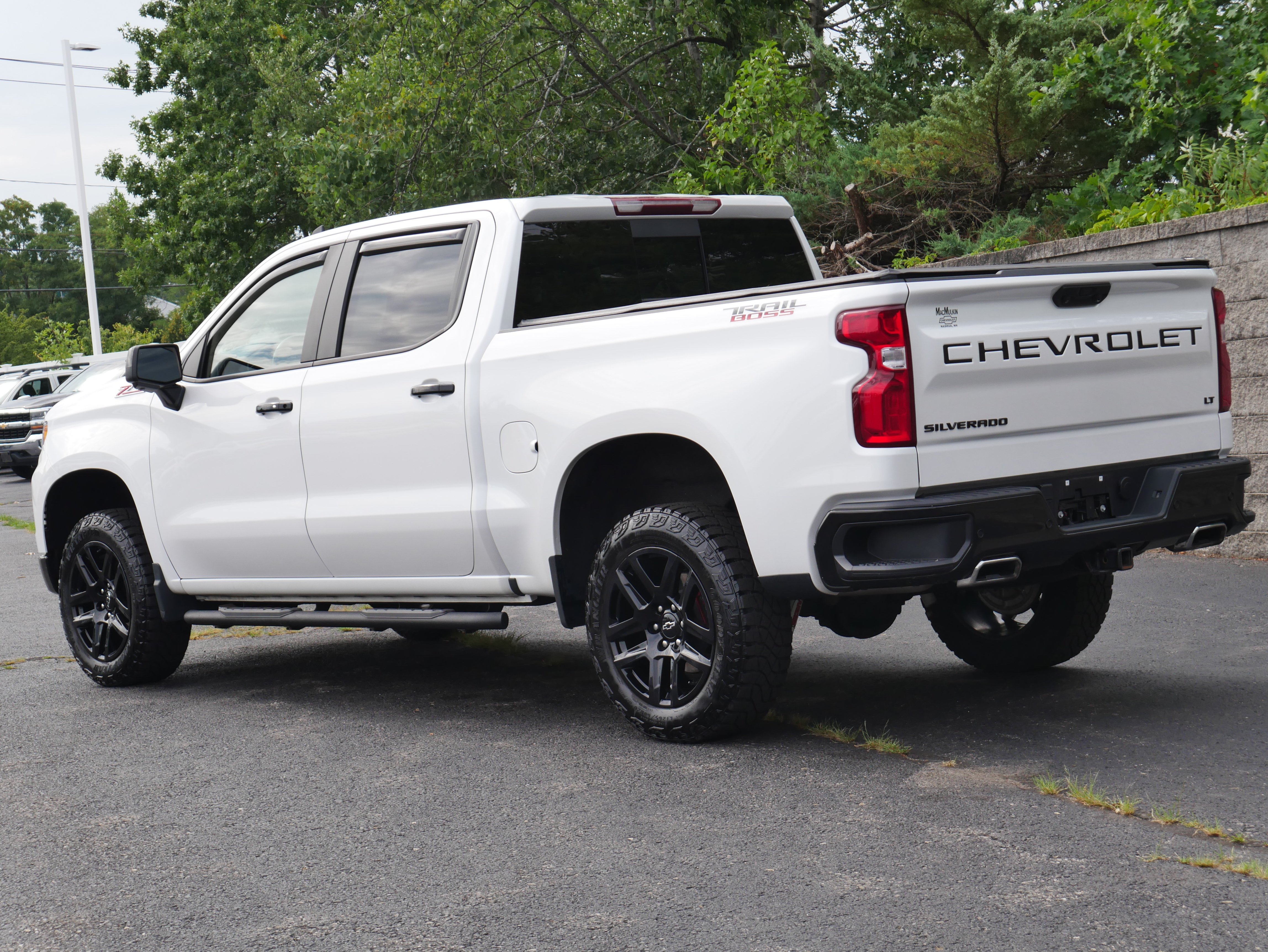 Certified 2022 Chevrolet Silverado 1500 LT Trail Boss w/ LT Trail Boss Premium Package AWD/4WD image 4