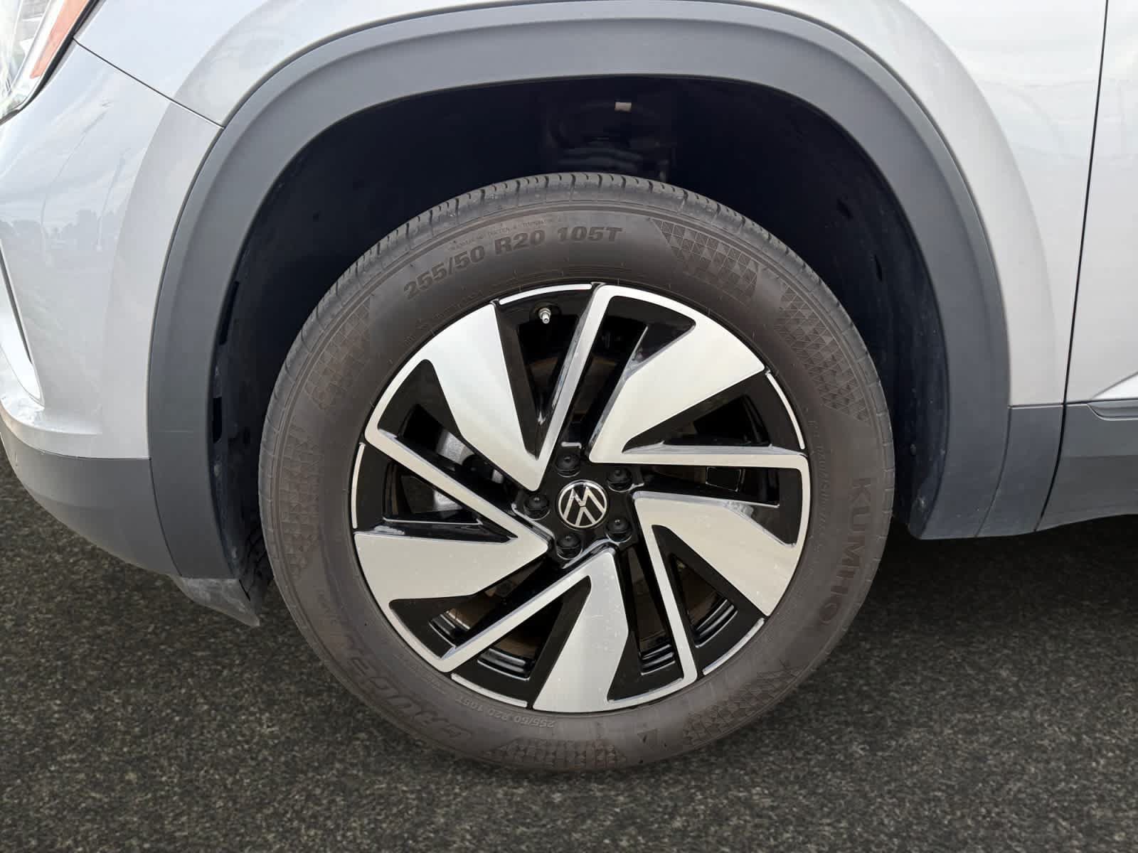 Used 2025 Volkswagen Atlas SE FWD image 14