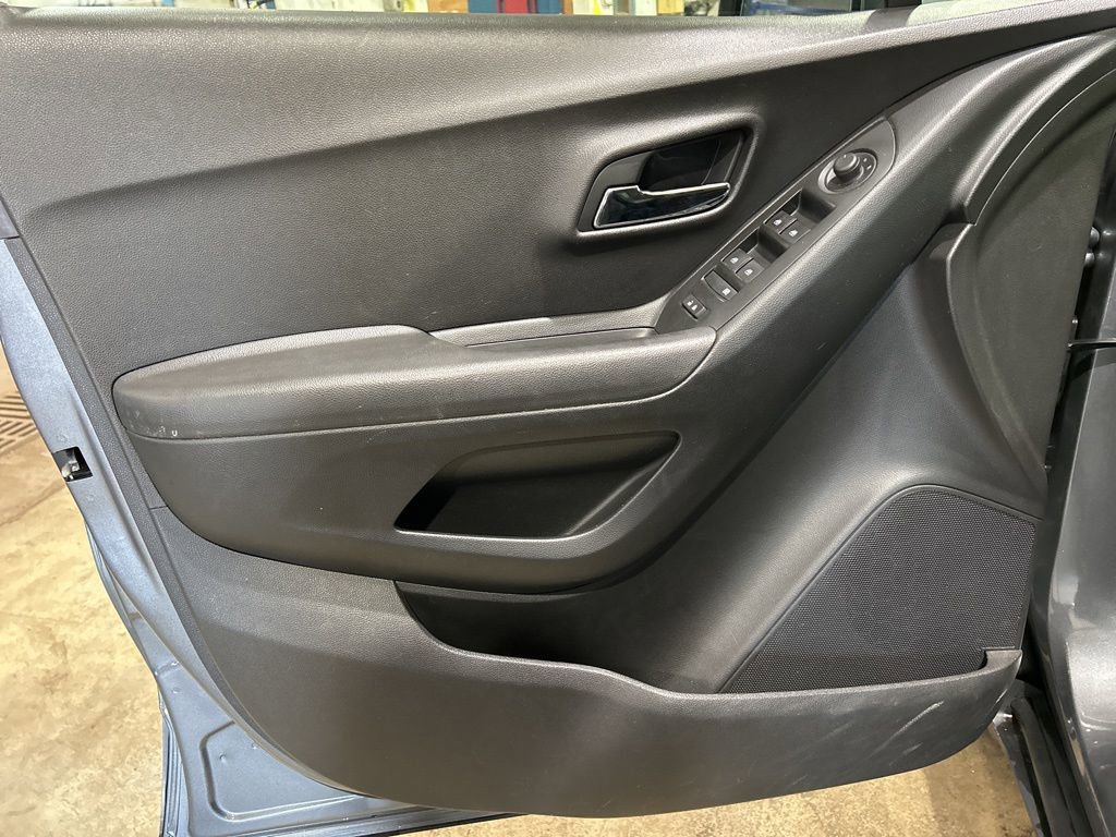 Used 2019 Chevrolet Trax LT w/ LT Convenience Package image 15