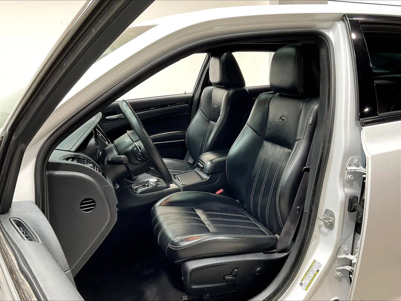Used 2022 Chrysler 300 S RWD image 13