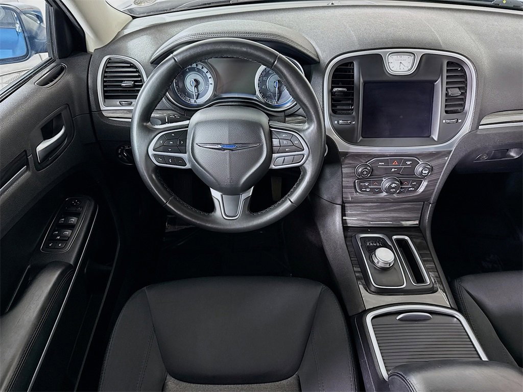 Used 2021 Chrysler 300 Touring w/ Sport Appearance Package image 4