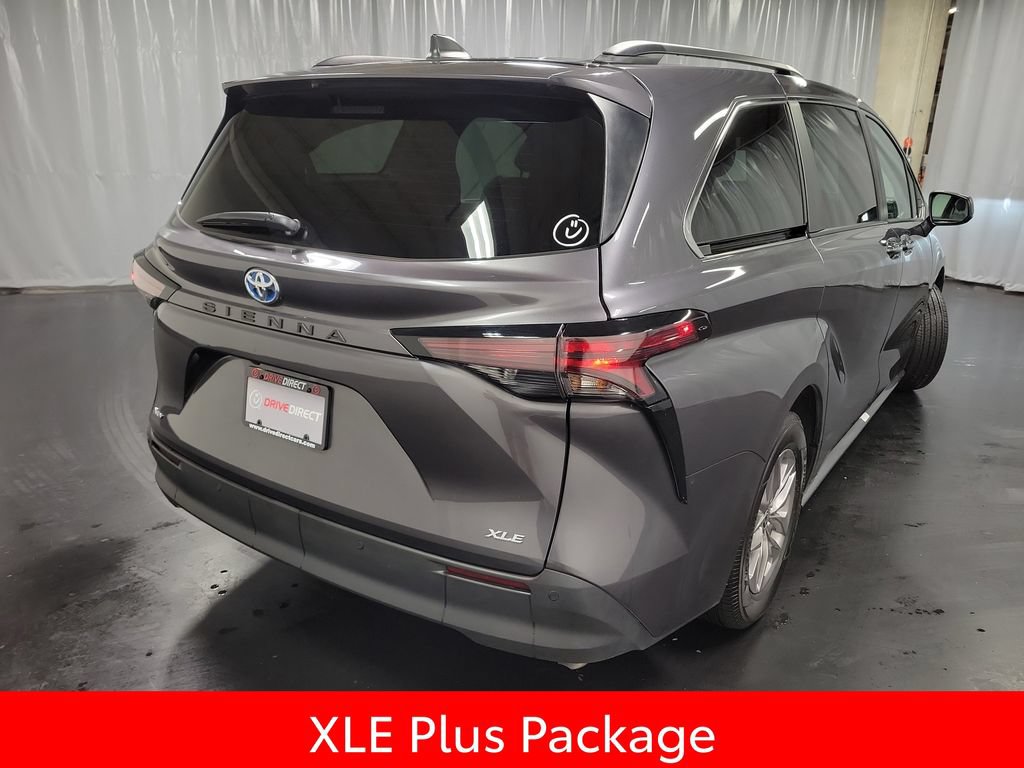 Used 2025 Toyota Sienna XLE w/ XLE Plus Package FWD image 8