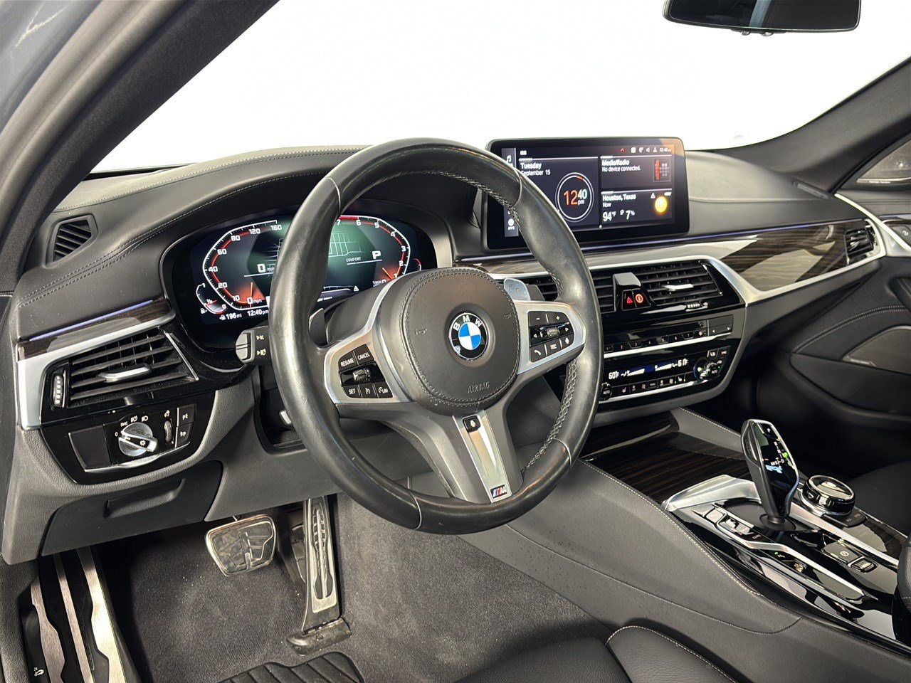 Used 2023 BMW M550i xDrive w/ Executive Package AWD/4WD image 4