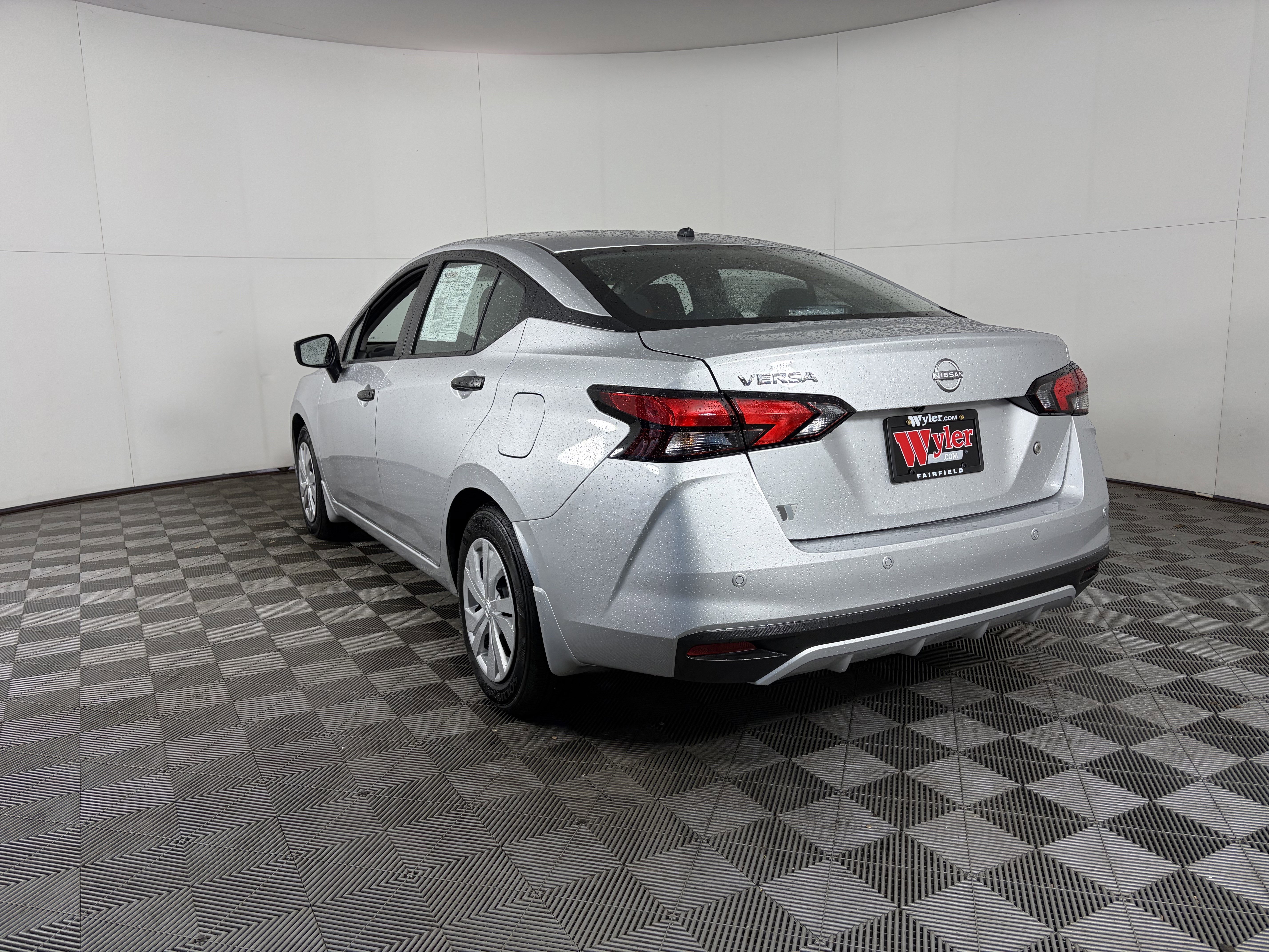 Used 2025 Nissan Versa S w/ Electronics Package FWD image 11
